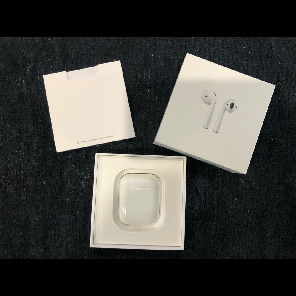 Apple Airpods 1st Gen - Used but like NEW with SN